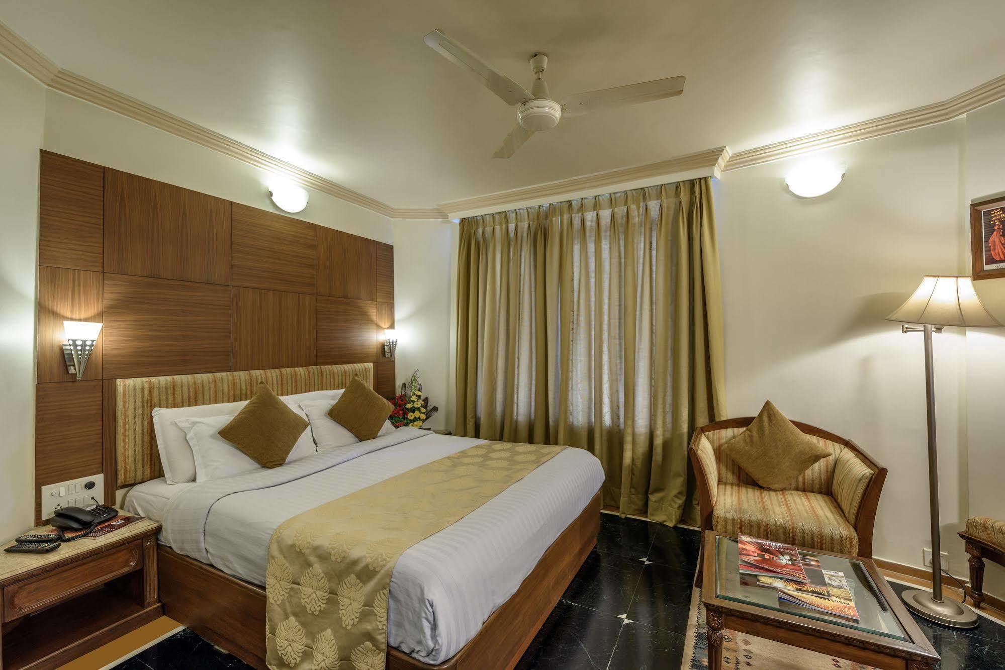 Comfort Inn President Near Ahmedabad Junction Station Exteriör bild
