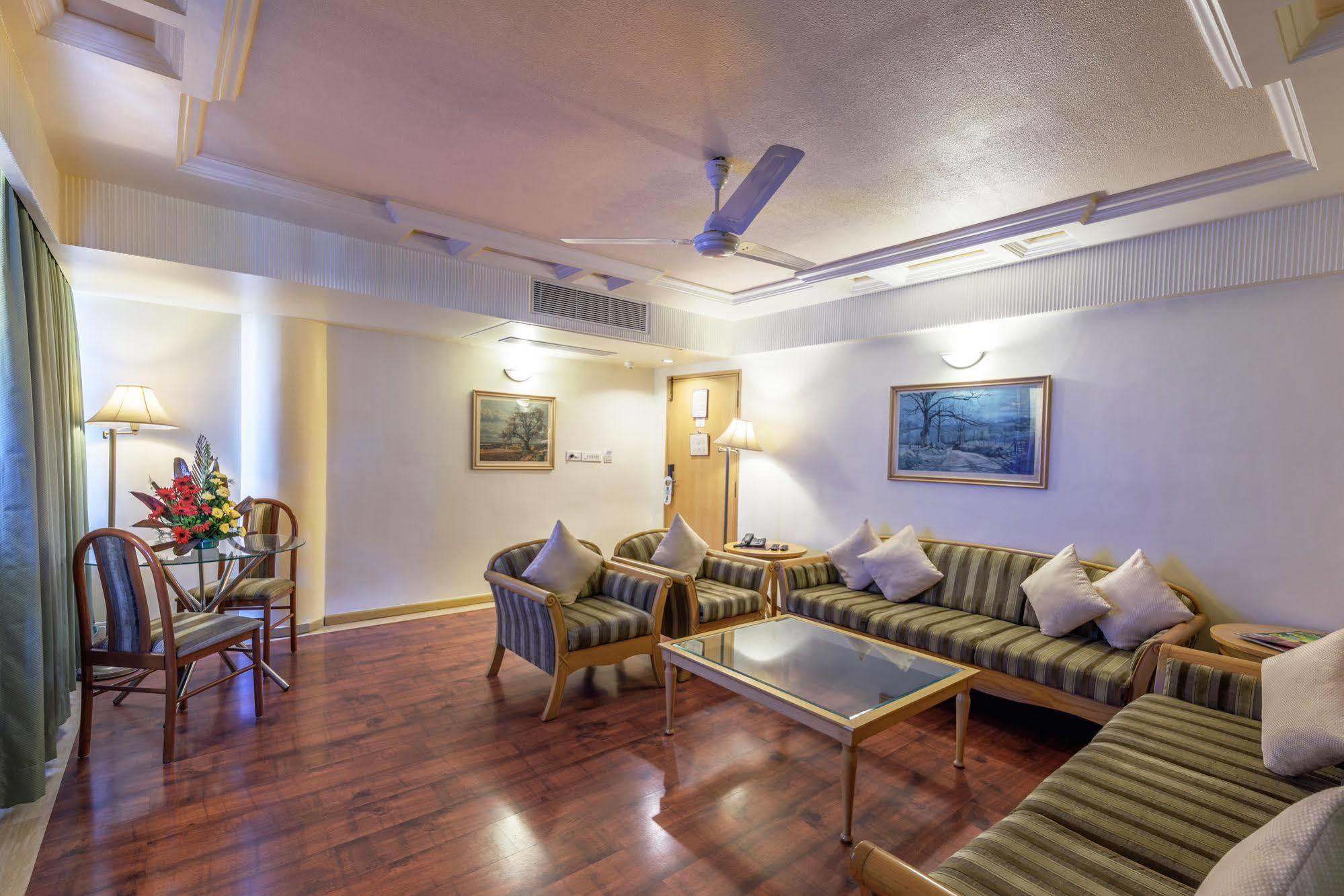 Comfort Inn President Near Ahmedabad Junction Station Exteriör bild
