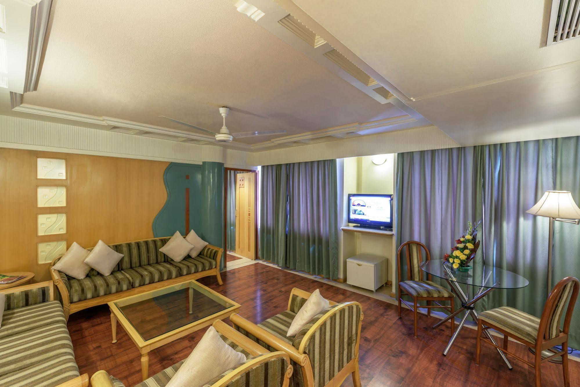 Comfort Inn President Near Ahmedabad Junction Station Exteriör bild