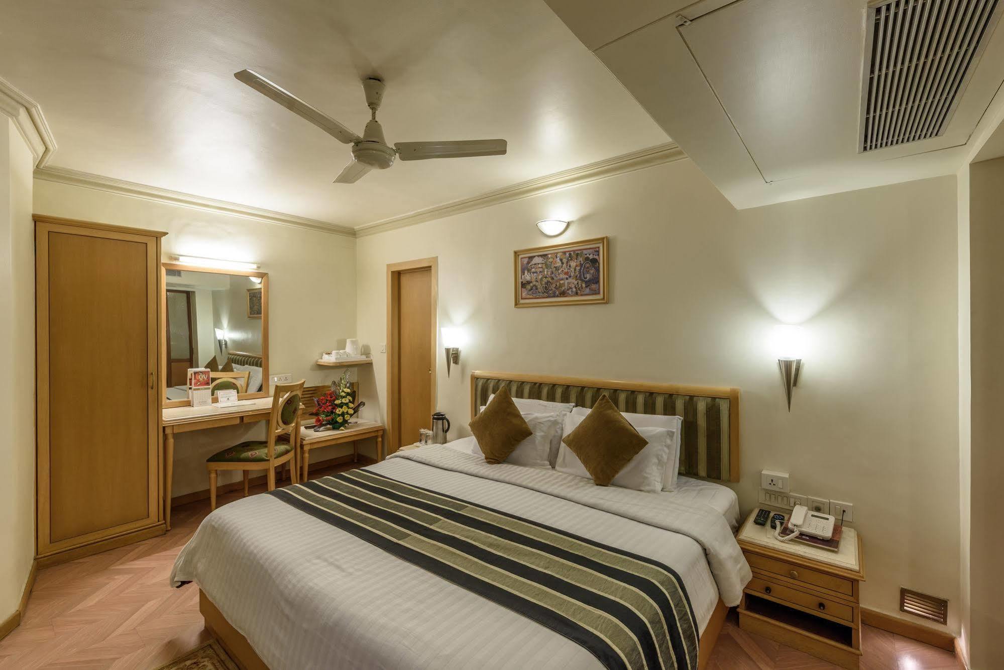 Comfort Inn President Near Ahmedabad Junction Station Exteriör bild