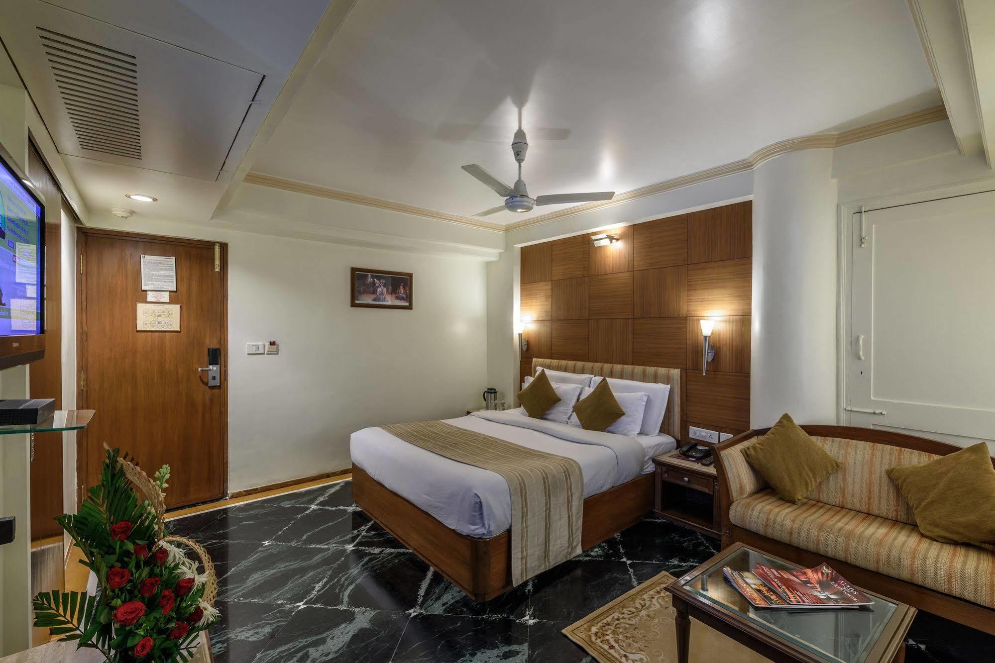 Comfort Inn President Near Ahmedabad Junction Station Exteriör bild