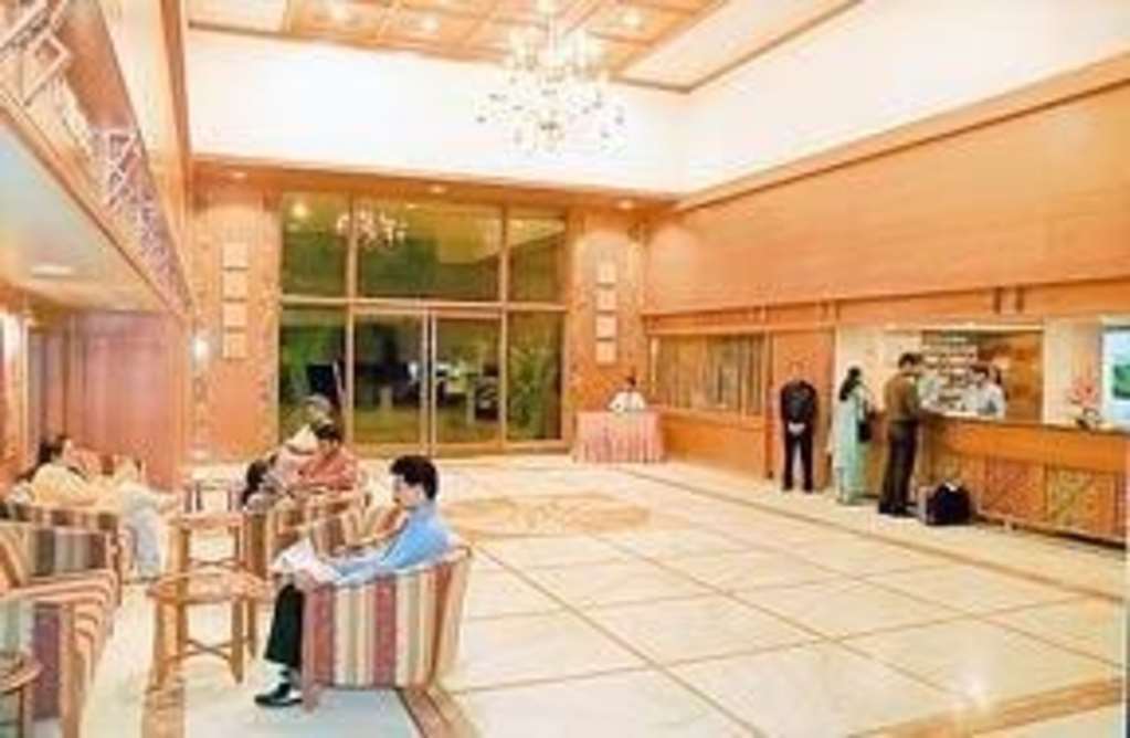 Comfort Inn President Near Ahmedabad Junction Station Inreriör bild